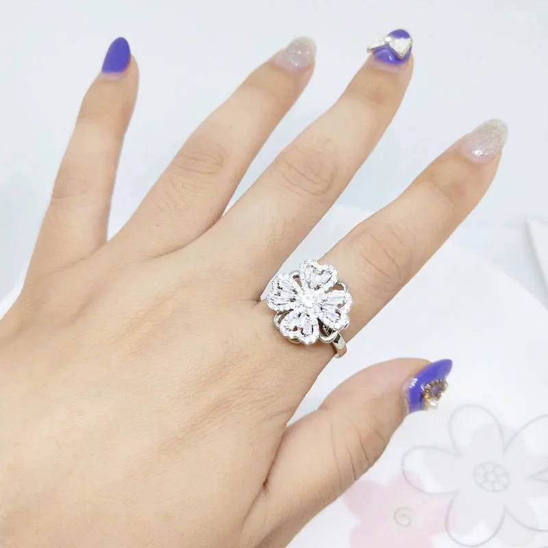 Lucky Whirling Four-Leaf Clover Full Zircon Ring